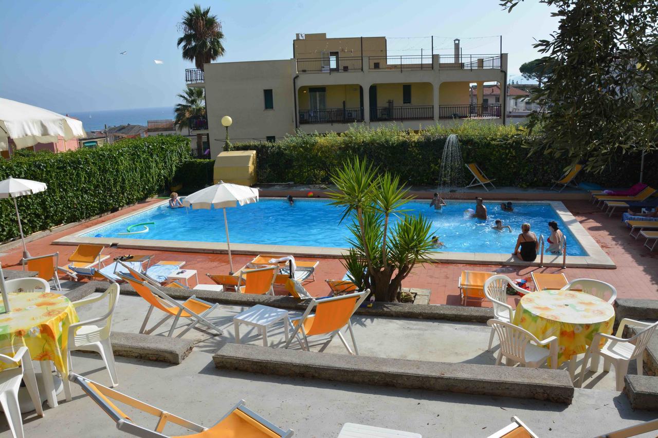 Residence Mare Verde Pietra Ligure Exterior photo